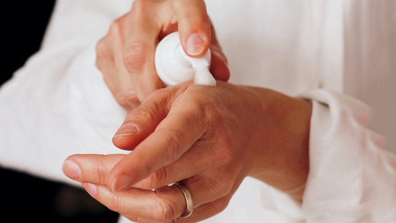 Tiết lộ mẹo chọn dung dịch vệ sinh phụ nữ an toàn cho vùng "tam giác" 2