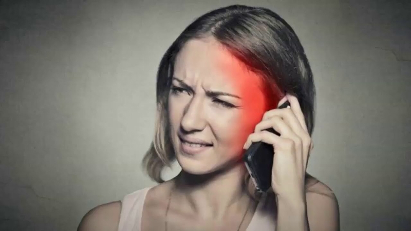 sử dụng điện thoại trước khi ngủ có nhiều tác hại