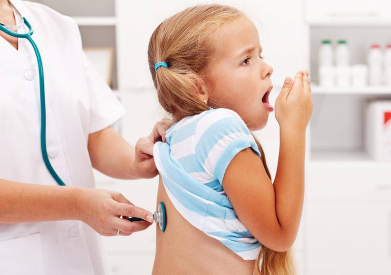 Trẻ bị viêm phế quản có được tắm không và cách chăm sóc trẻ bị viêm phế quản 1