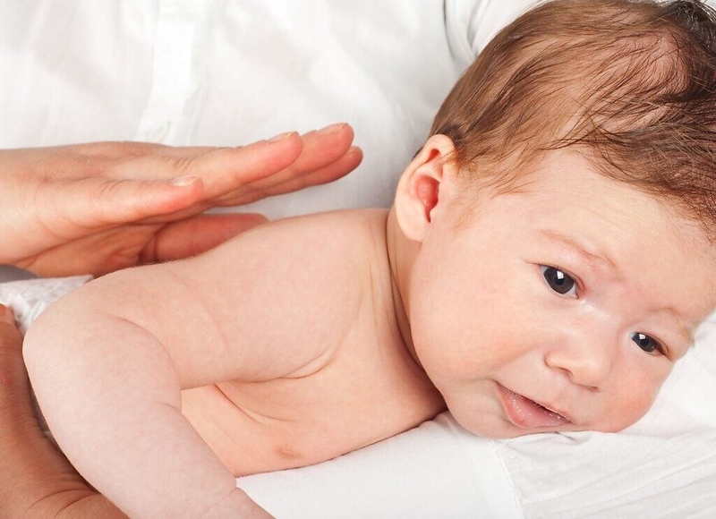 Trẻ sơ sinh bị ọc sữa và thở khò khè: Nguyên nhân và cách khắc phục 3