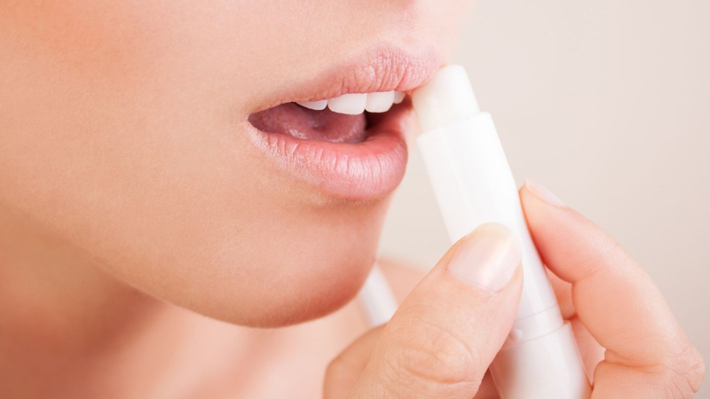 Tư vấn chọn son dưỡng phù hợp giúp đôi môi căng bóng, mềm mại 2