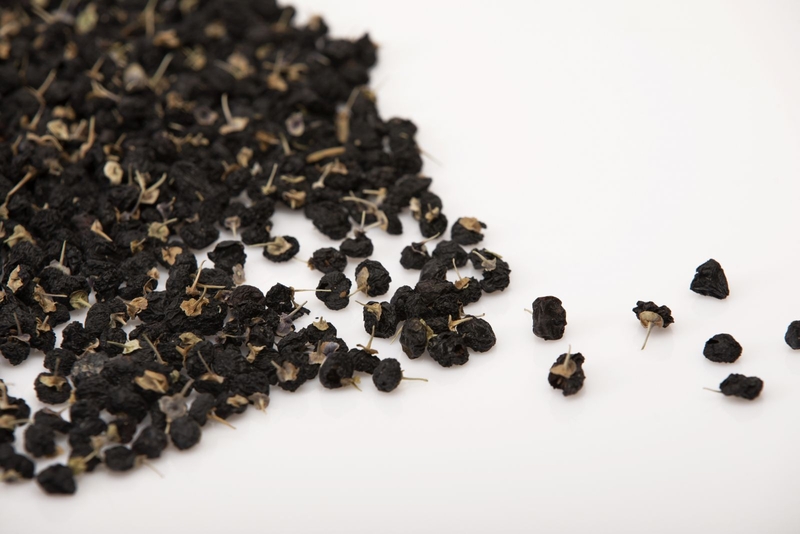 Lấy hắc kỷ tử ngâm rượu có tác dụng gì với sức khỏe