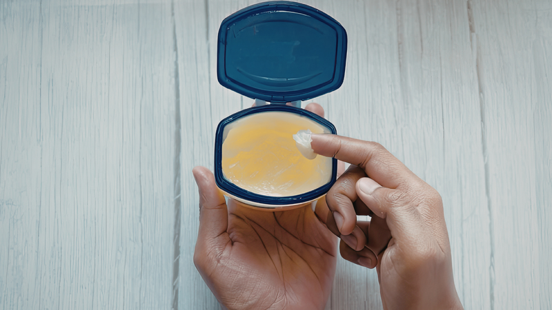 Vaseline là một sản phẩm phù hợp với mọi loại da, kể cả những làn da nhạy cảm nhất