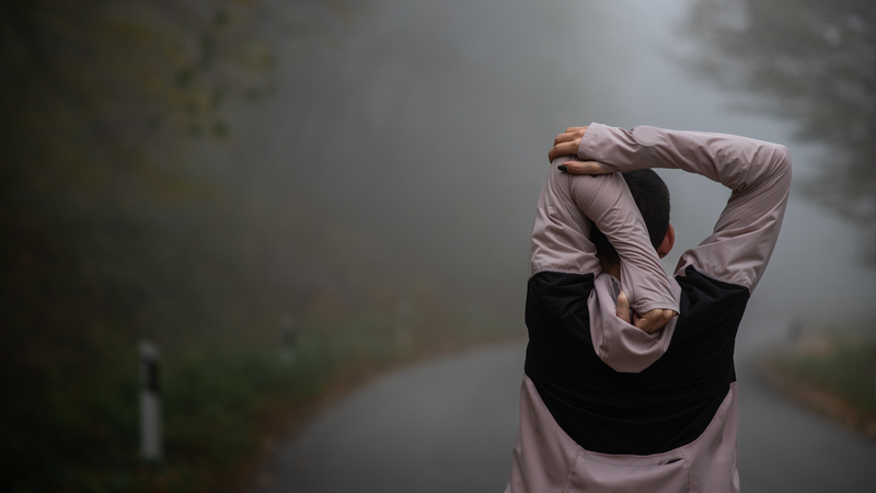 Nhiều người duy trì thói quen tập thể dục buổi sáng, nhưng ra ngoài trời lạnh quá sớm có thể khiến cơ thể bị sốc nhiệt