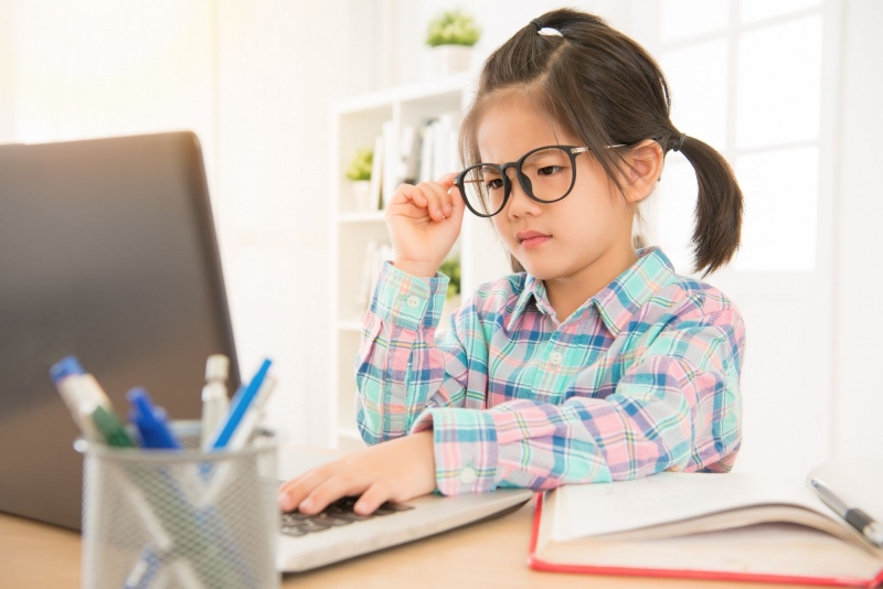 Viễn thị có cần đeo kính không? 3