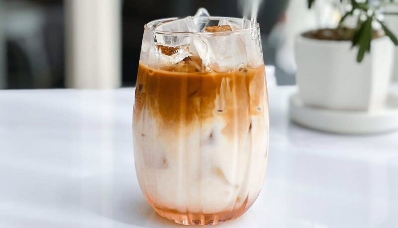 Xăm môi có được uống cà phê sữa hay không 2