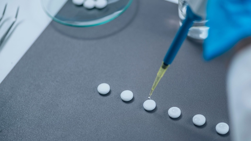 Xanthine là chất trung gian then chốt trong chuyển hóa purine, giúp làm rõ cơ chế tạo acid uric và hỗ trợ phát triển thuốc điều trị gout