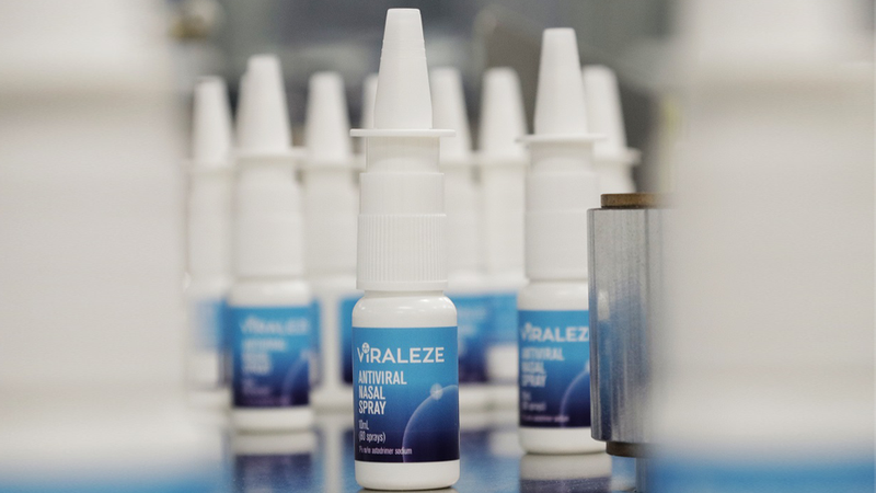 Bình xịt mũi kháng virus Viraleze sử dụng cho người lớn và trẻ em trên 12 tuổi