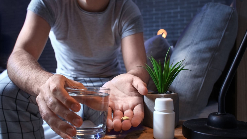 Zofenopril dùng đường uống, có thể dùng trước, trong hoặc sau bữa ăn