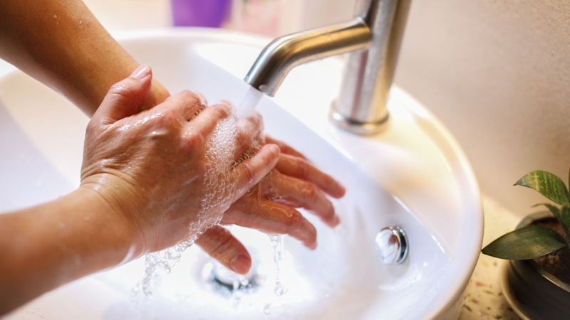 Rửa tay thường xuyên giúp giảm nguy cơ lây nhiễm Adenovirus và RSV