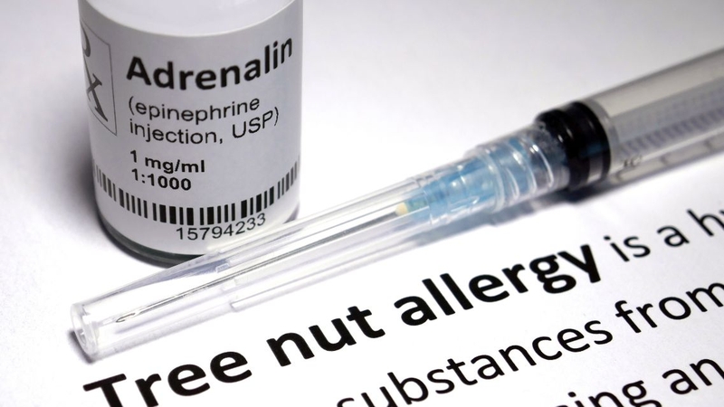 Adrenaline là thuốc quan trọng trong xử trí sốc phản vệ, cần được sử dụng càng sớm càng tốt