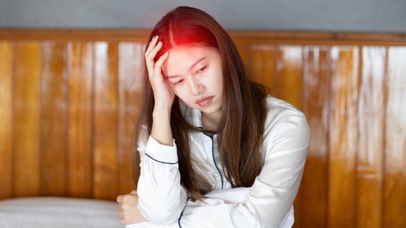 Một số người có thể xuất hiện cảm giác đau đầu hoặc khó chịu vùng đầu trong những ngày đầu sử dụng