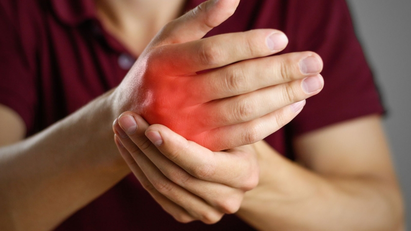 Viêm khớp dạng thấp cũng nằm trong danh sách cần theo dõi