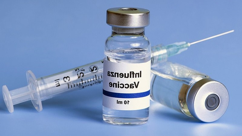 Ai nhiễm cúm dễ chuyển nặng và ai cần tiêm vắc xin? 1