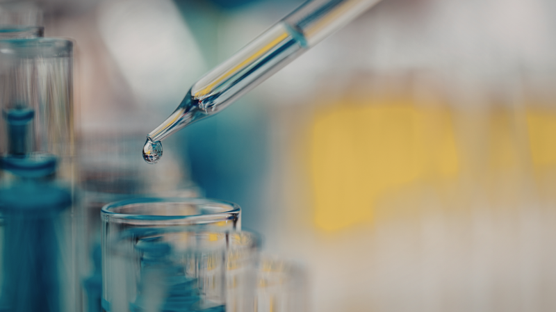 Aldehyde tham gia phản ứng tráng gương tạo lớp bạc sáng, giúp phân biệt với ketone