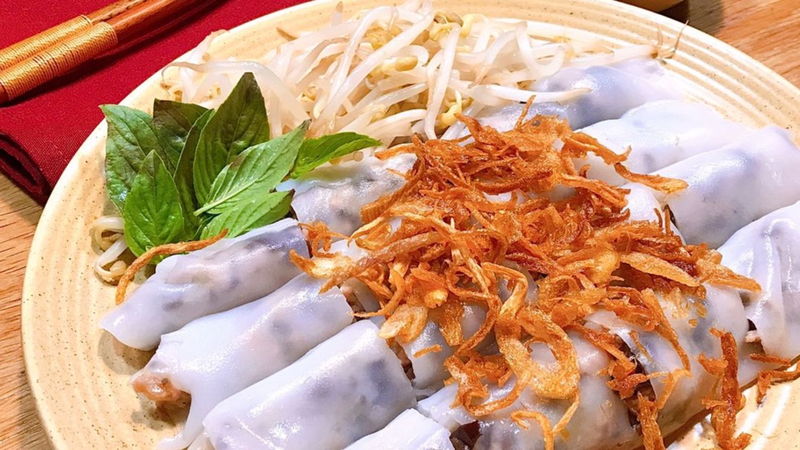 Bánh cuốn thường tạo cảm giác nhẹ bụng vào buổi sáng vì lớp bánh mỏng, mềm, ít dầu mỡ, dễ tiêu hóa