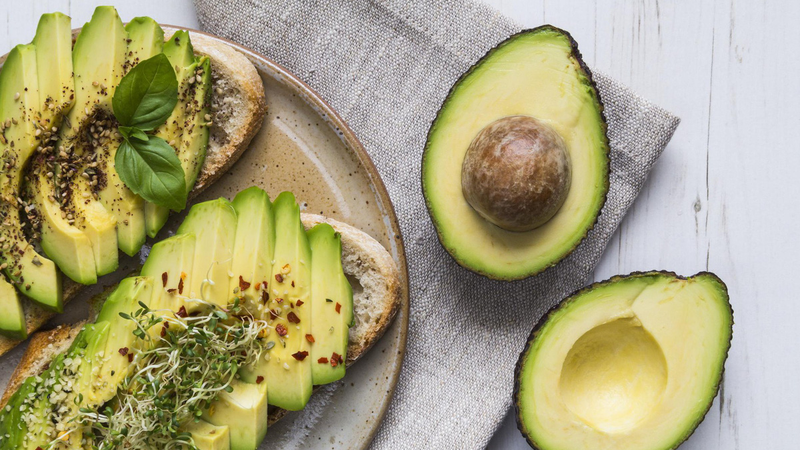 Quả bơ rất giàu chất béo không bão hòa đơn tốt cho tim mạch