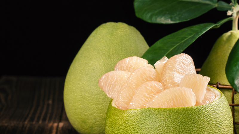 Ăn bưởi giúp tăng cường hệ miễn dịch nhờ hàm lượng vitamin C dồi dào