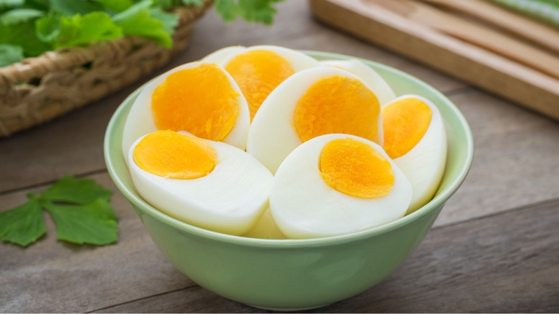 Trứng là những nguồn thực phẩm giàu đạm ít purin