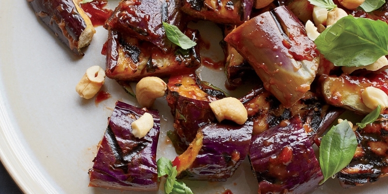 Vỏ cà tím rất giàu vitamin B, hỗ trợ quá trình hấp thụ vitamin C trong cơ thể