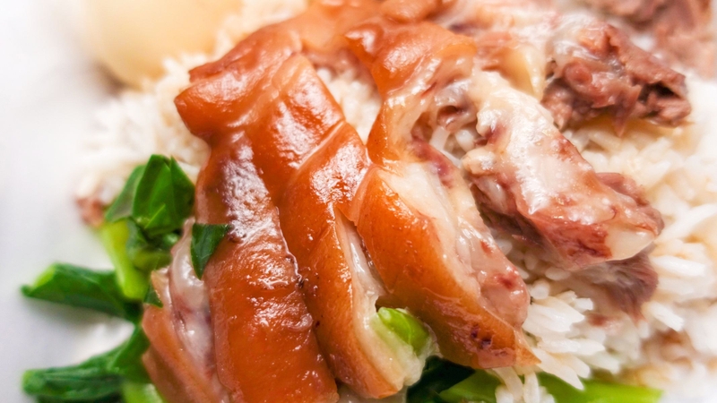 Ăn chân giò hầm hạt sen có tốt không? 1