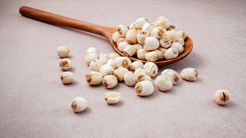 Ăn chân giò hầm hạt sen có tốt không? 2