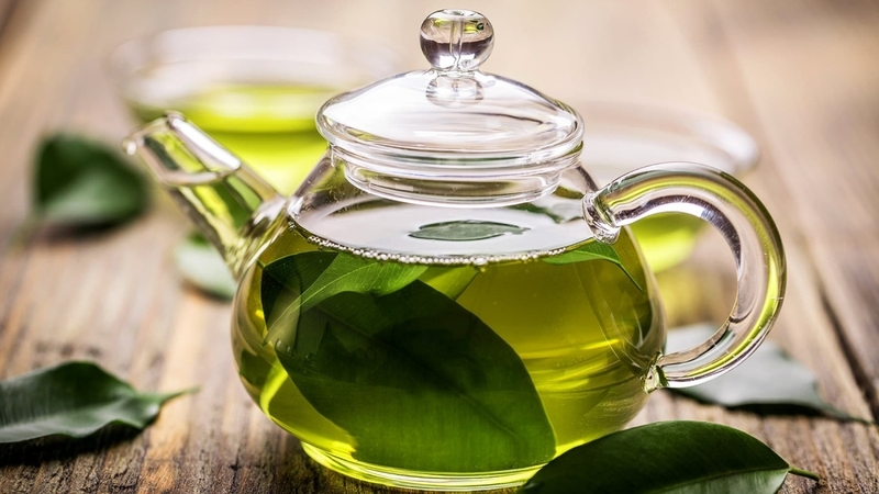 Uống trà xanh cung cấp các chất chống oxy hóa cho da