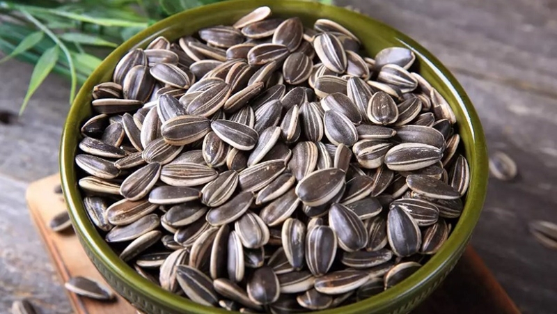 Ăn hạt hướng dương có nóng không 1