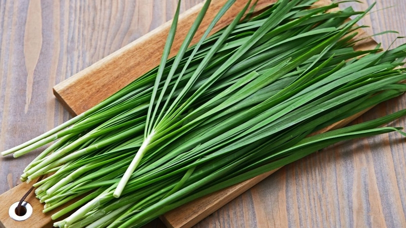 Ăn hẹ có bị hôi nách không? Tránh ăn gì khi bị hôi nách? 2