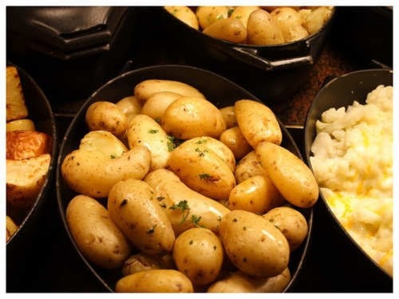 Ăn khoai lang hoặc khoai tây luộc có thể giúp giảm mỡ hiệu quả