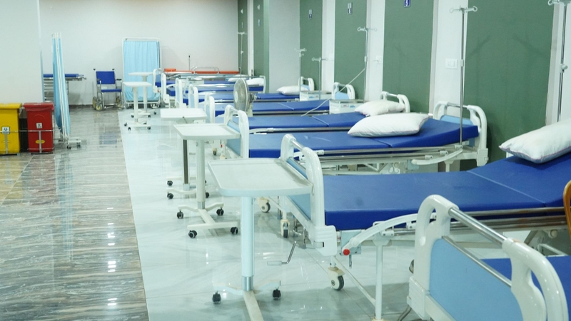 Sau sơ cứu, cần đưa bệnh nhân đến bệnh viện càng sớm càng tốt và mang theo nấm đã ăn để được bác sĩ hỗ trợ chẩn đoán