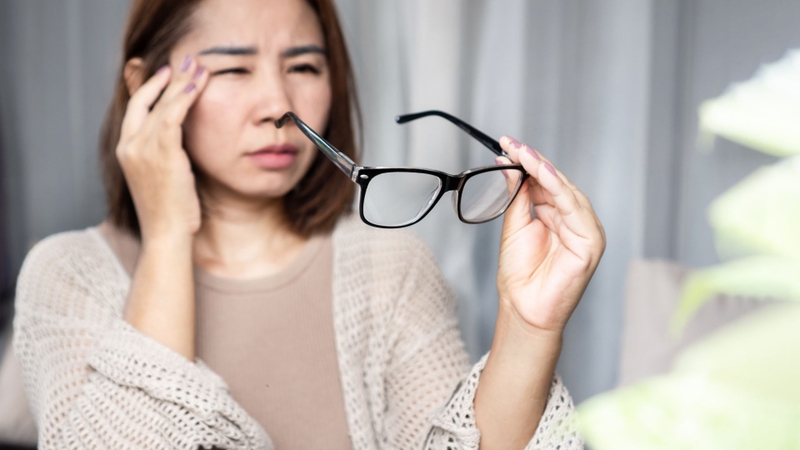 Mệt mỏi, nhìn mờ và tê bì chân tay là những triệu chứng cần lưu ý
