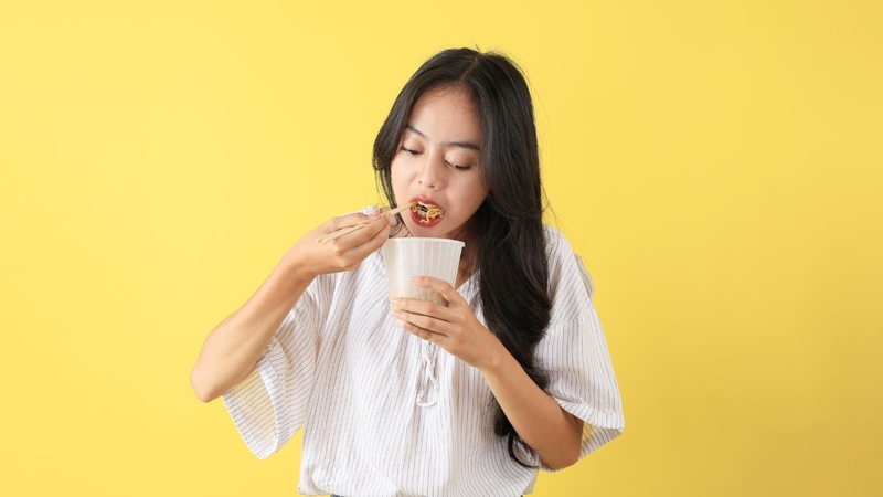 Ăn mì nhiều có thể ảnh hưởng gián tiếp đến sức khỏe sinh sản