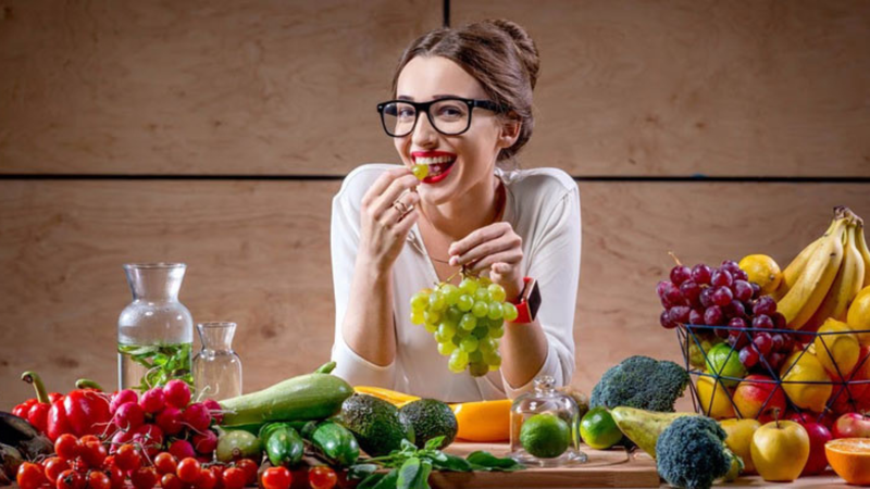 Ăn nhiều trái cây và rau quả để giảm nguy cơ suy nhược 2