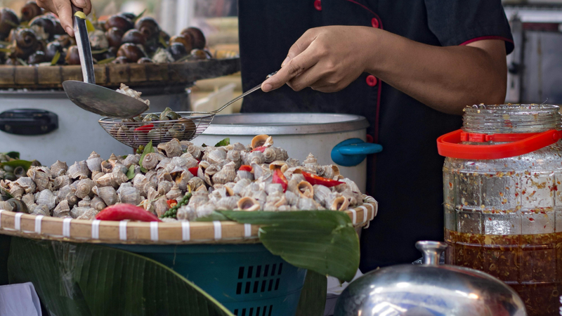 Chế biến ốc không đúng cách và điều kiện vệ sinh kém làm tăng nguy cơ nhiễm ký sinh trùng