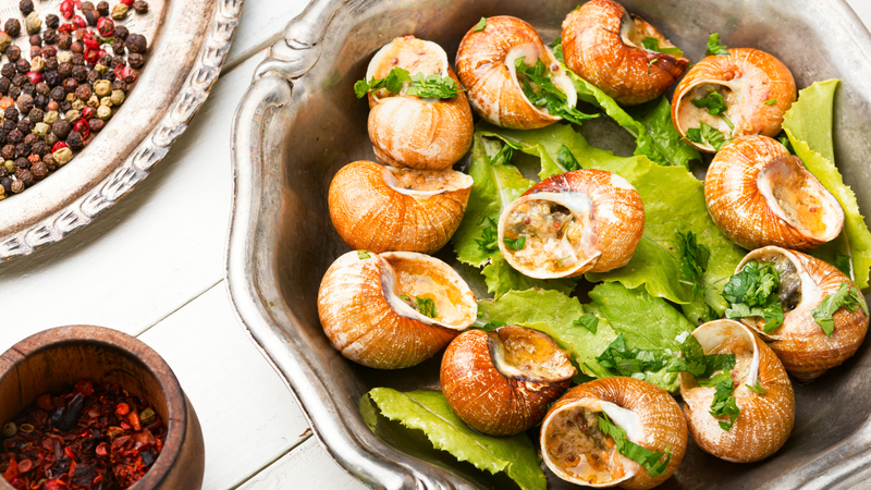 Nên chế biến ốc chín kỹ và ăn ngay khi còn nóng