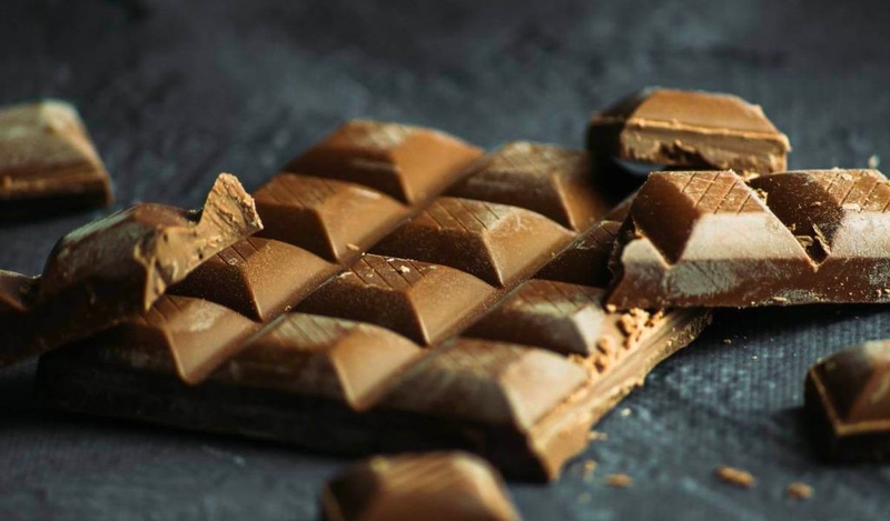 Ăn socola trước khi ngủ có sao không? Thực phẩm không nên ăn trước khi ngủ 2