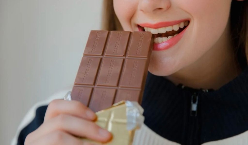 Ăn socola trước khi ngủ có sao không? Thực phẩm không nên ăn trước khi ngủ 1