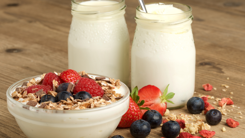 Sữa chua cung cấp nhiều chất dinh dưỡng thiết yếu cho da