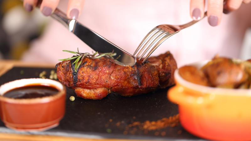 Ăn thịt bò thường xuyên, với khẩu phần lớn hoặc chế biến nhiều dầu mỡ có thể làm tăng tổng năng lượng nạp vào