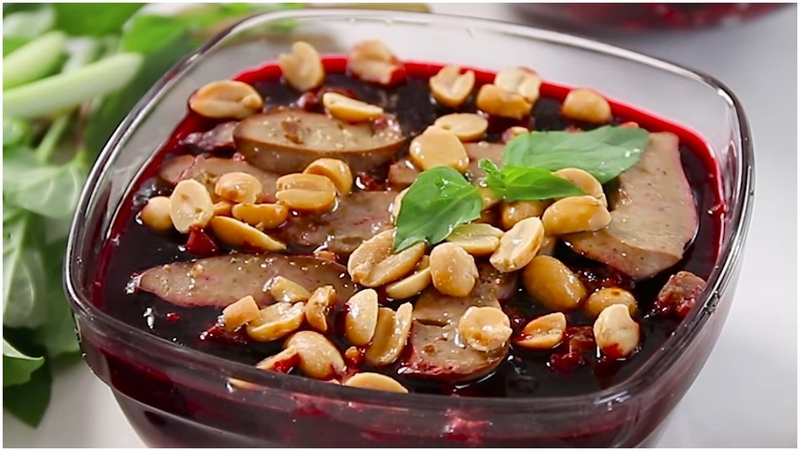 Ăn tiết canh uống bia có sao không? Lưu ý khi ăn để đảm bảo an toàn 3