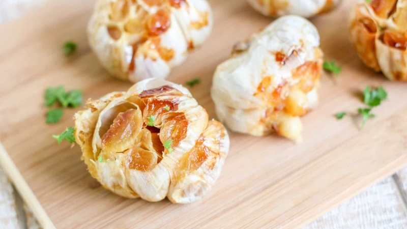 Ăn tỏi nướng có tác dụng gì? Lưu ý khi dùng tỏi nướng 3