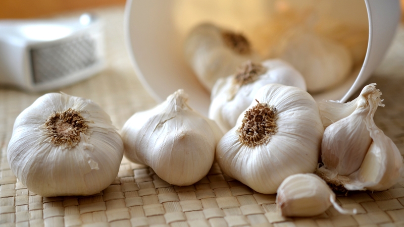 Ăn tỏi sống có tác dụng gì? 12 tác dụng khi ăn tỏi sống đối với sức khoẻ 7