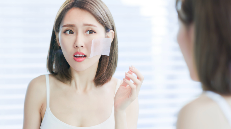 Ăn nhiều thực phẩm giàu đường có thể làm tăng tiết dầu và gây bít tắc lỗ chân lông