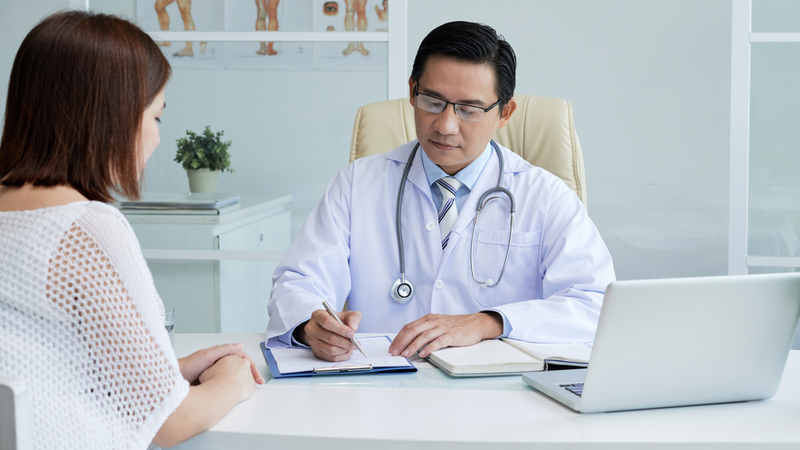 Đến gặp bác sĩ để được tư vấn và chẩn đoán chính xác bệnh