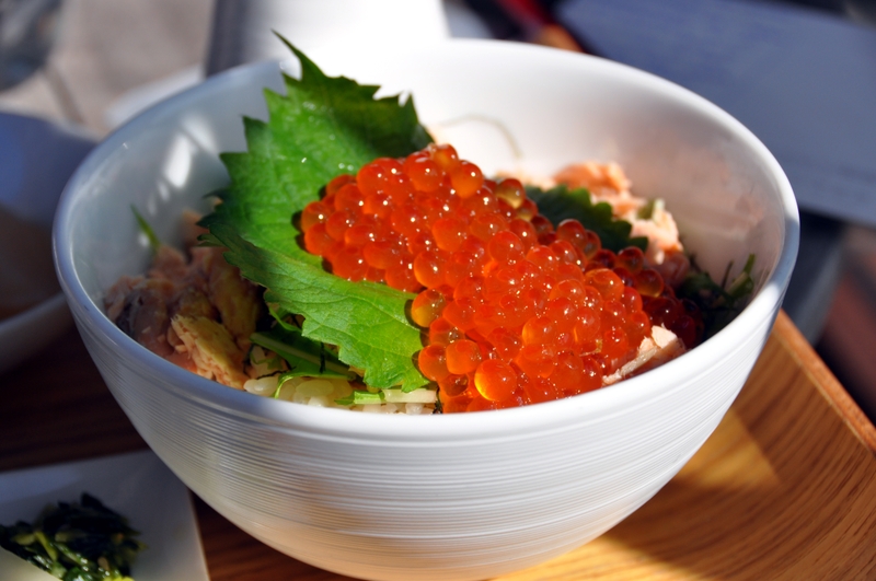 Giải đáp thắc mắc: Ăn trứng cá có bị nổi mụn không? 2