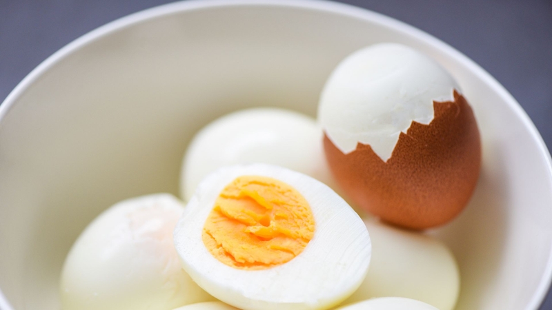 Yếu tố quyết định nằm ở chế độ ăn tổng thể, không phải riêng trứng