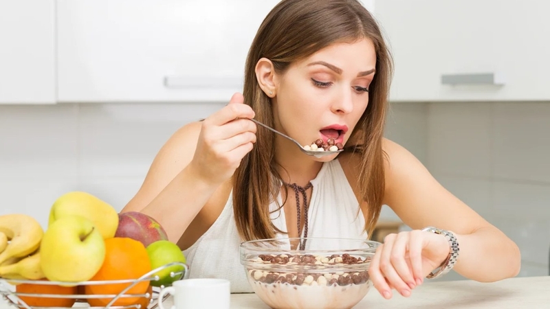 Ăn xong bao lâu thì bơi được? Có nên ăn trước khi bơi? 1