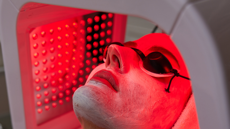 Các chuyên gia làm đẹp khuyến nghị mỗi lần sử dụng ánh sáng hồng nên kéo dài từ 10 đến 20 phút