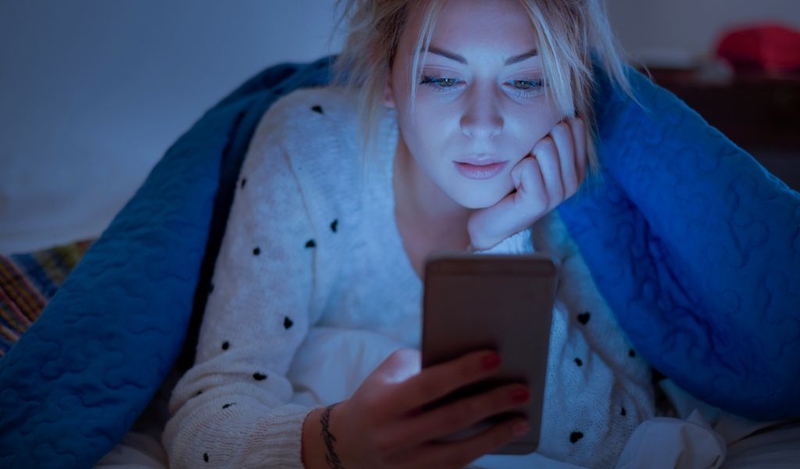 Ánh sáng xanh có tác hại gì? Cách phòng ngừa và bảo vệ mắt 2